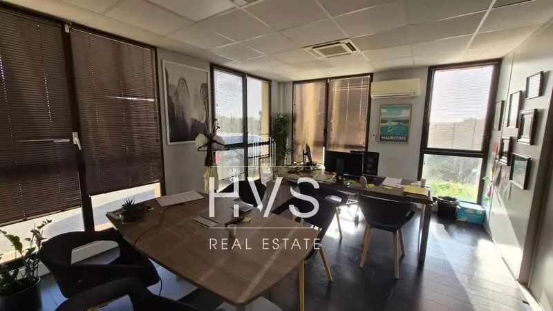 Office in Aix-en-Provence to rent - Interior Photo - Image 1 of 6