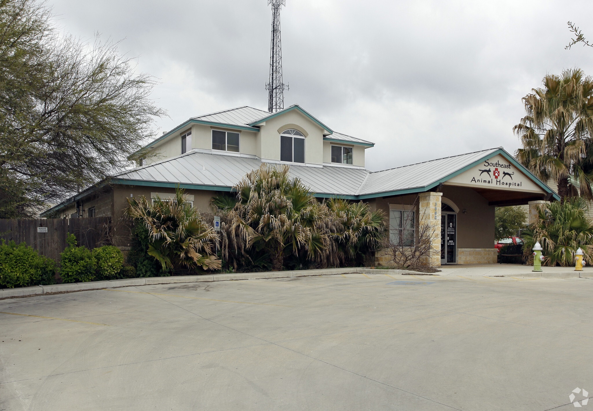 3608 S Gevers Street Portfolio portfolio of 2 properties for sale on LoopNet.co.uk Primary Photo- Image 1 of 3