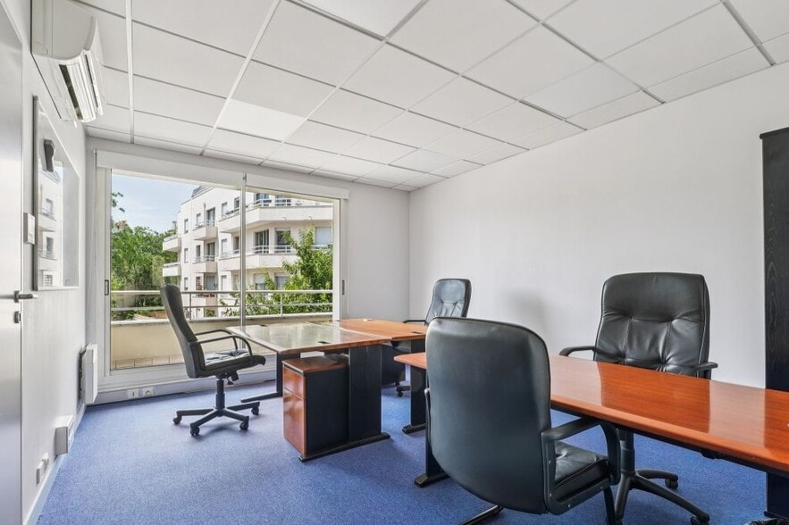 19 Rue Diderot, Issy-les-Moulineaux to rent - Interior Photo - Image 3 of 12