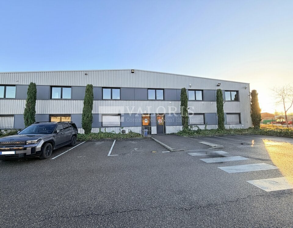 4 Rue Fulgencio Gimenez, Vaulx-en-Velin to rent Building Photo- Image 1 of 9