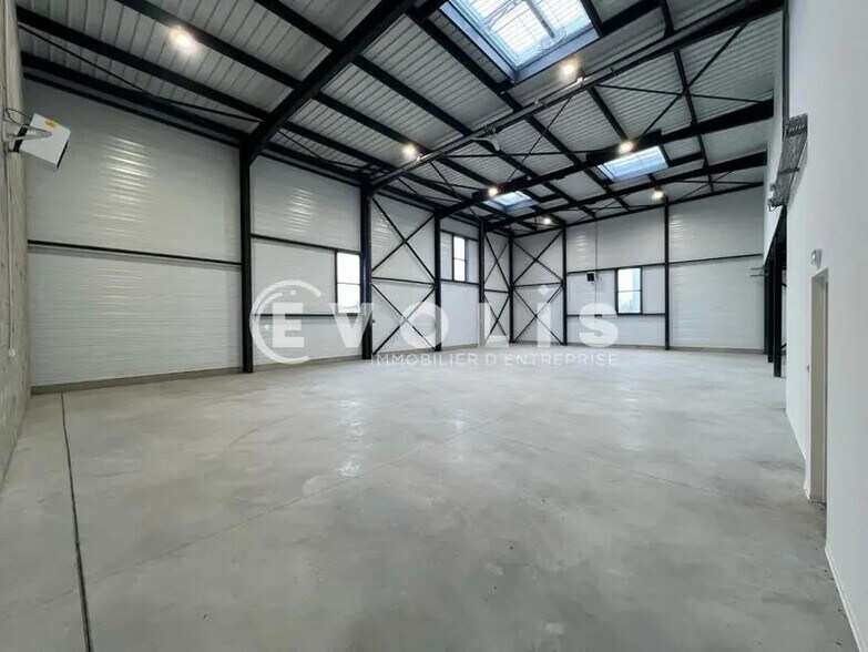 Light Industrial in Colombier-Saugnieu to rent - Interior Photo - Image 3 of 10