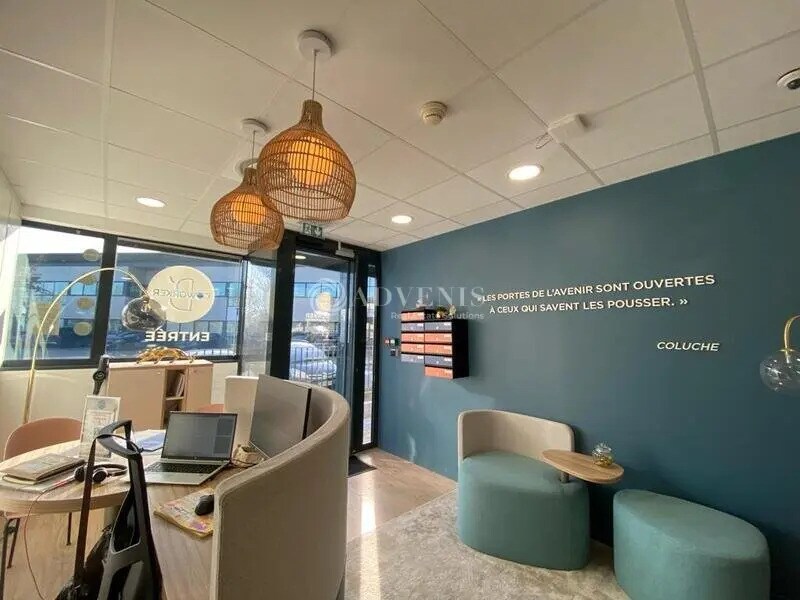 Office in Élancourt to rent Interior Photo- Image 1 of 9