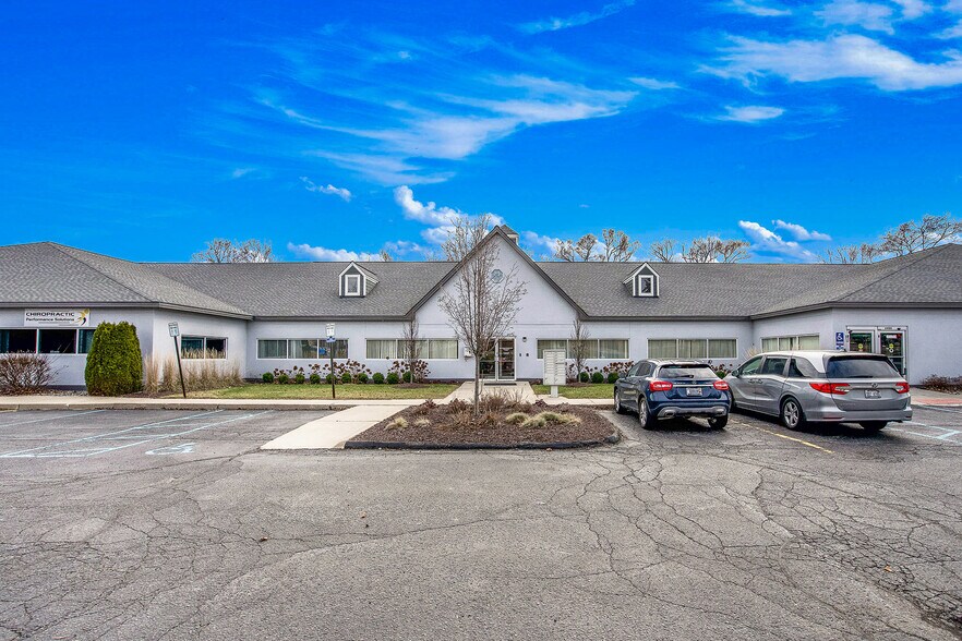 24100 Meadowbrook Rd, Novi 48375 Retail for Sale