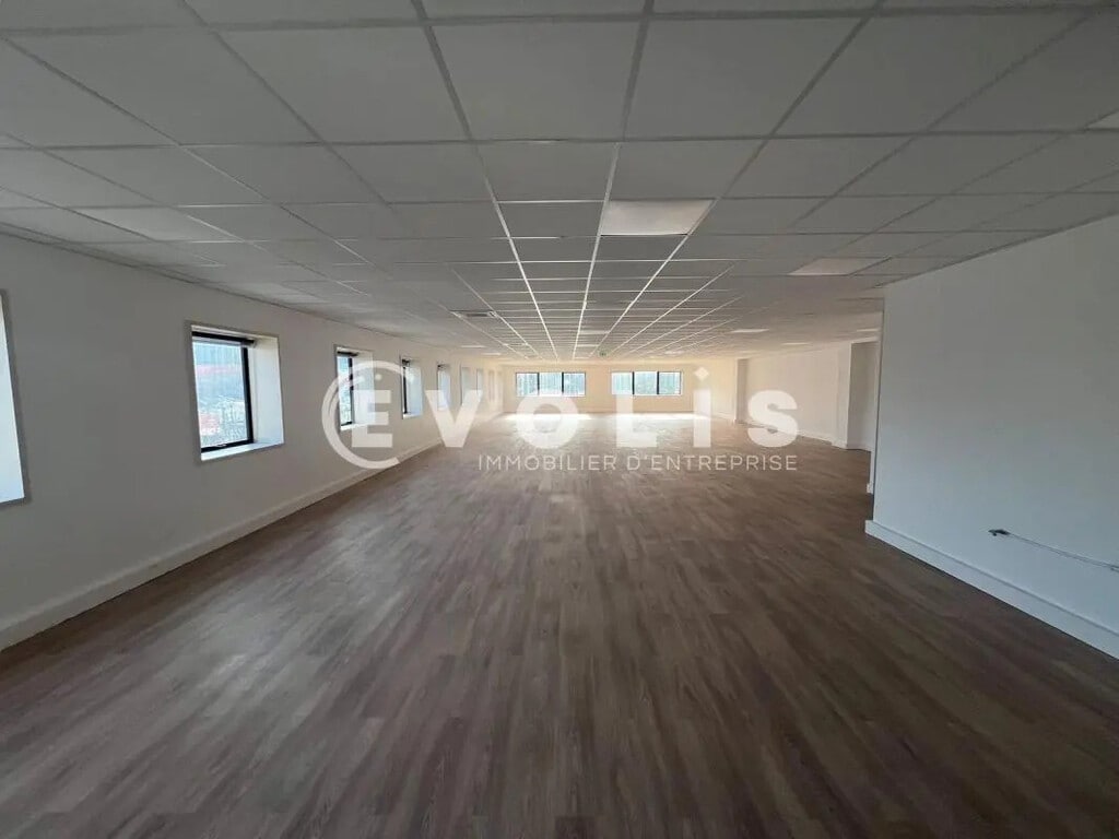 Location Bureaux 281 m² - Photo 1