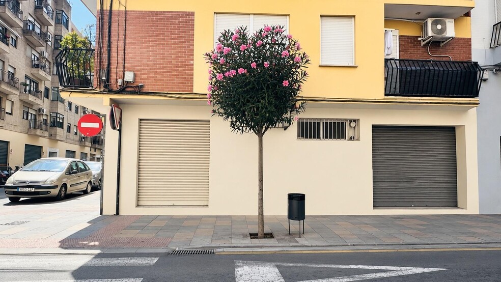 Carrer Tomás Sanz, 2, Mislata, Valencia for sale - Building Photo - Image 2 of 15