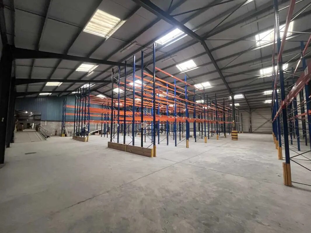 Light Industrial in Cestas to rent Interior Photo- Image 1 of 2