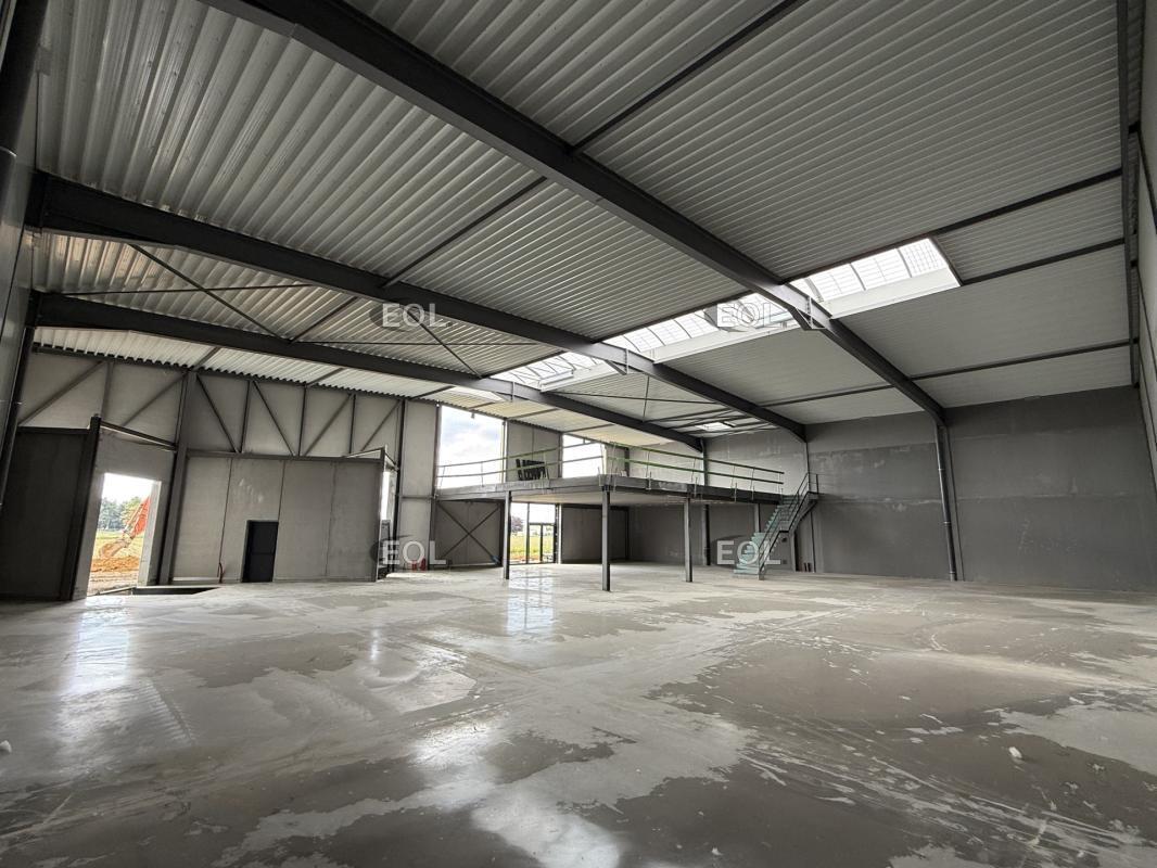 Light Industrial in Le Mesnil-Amelot to rent Interior Photo- Image 1 of 7