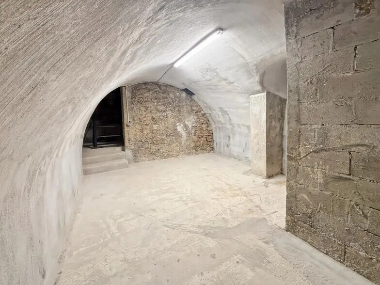 Build-to-Rent in Paris for sale - Building Photo - Image 3 of 5