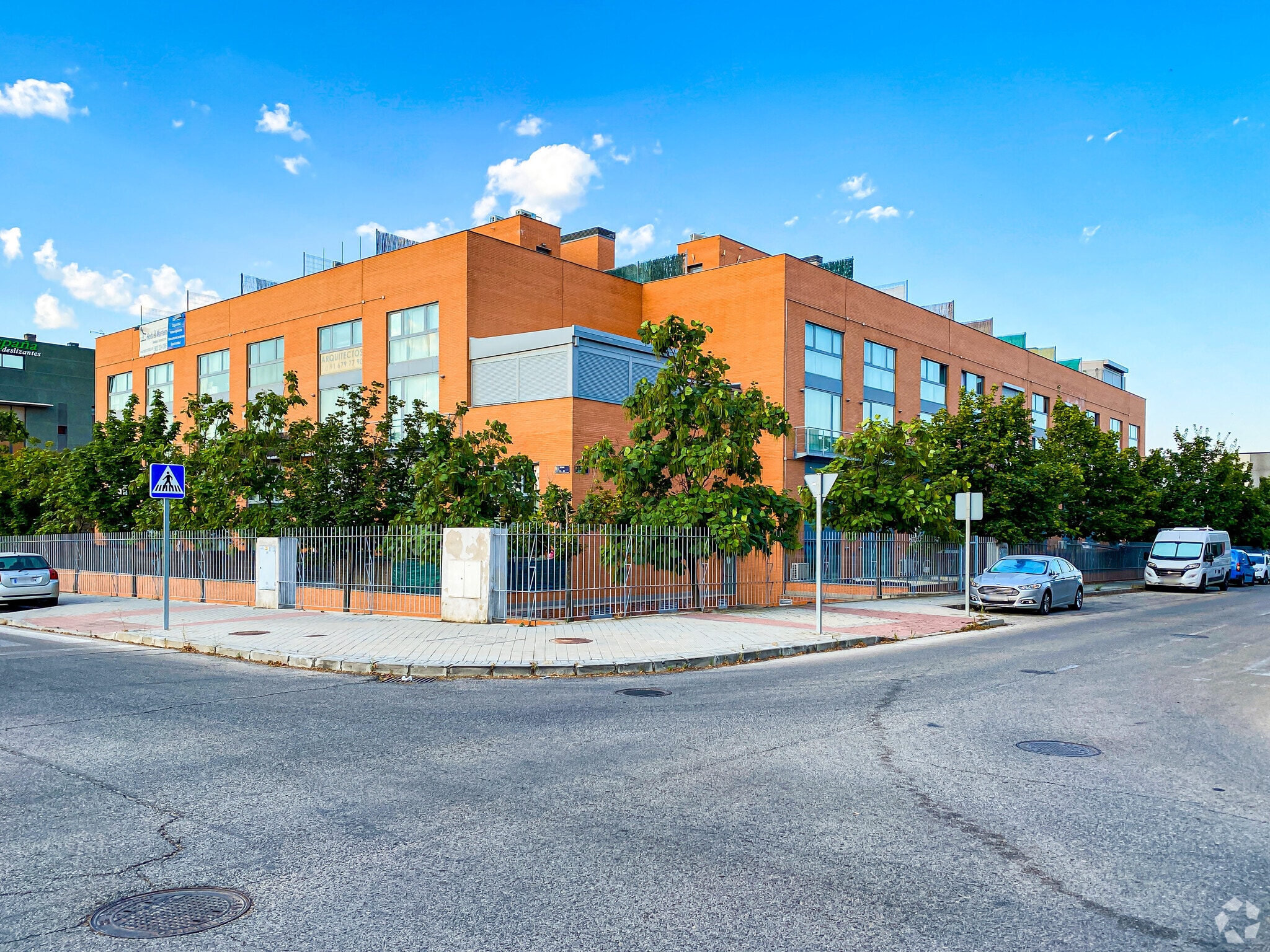 Calle Pedrezuela, 4, Alcorcón, Madrid to rent Building Photo- Image 1 of 3