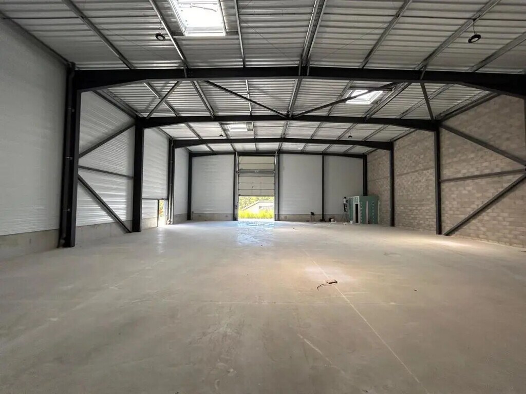 Location Entrepôt 265 m² - Photo 1