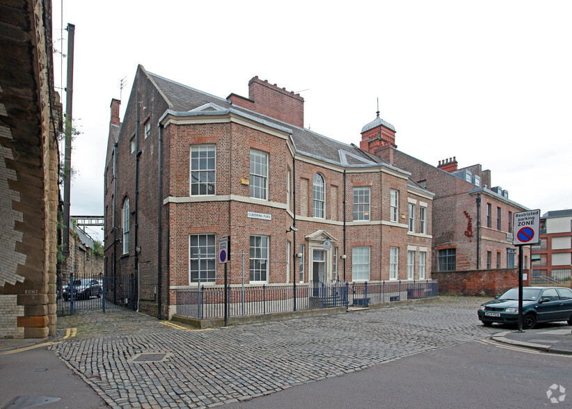 Clavering Pl, Newcastle Upon Tyne for rent - Primary Photo - Image 1 of 4