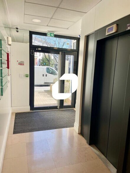 41-43 Rue Paul Bert, Boulogne-Billancourt to rent - Lobby - Image 3 of 34