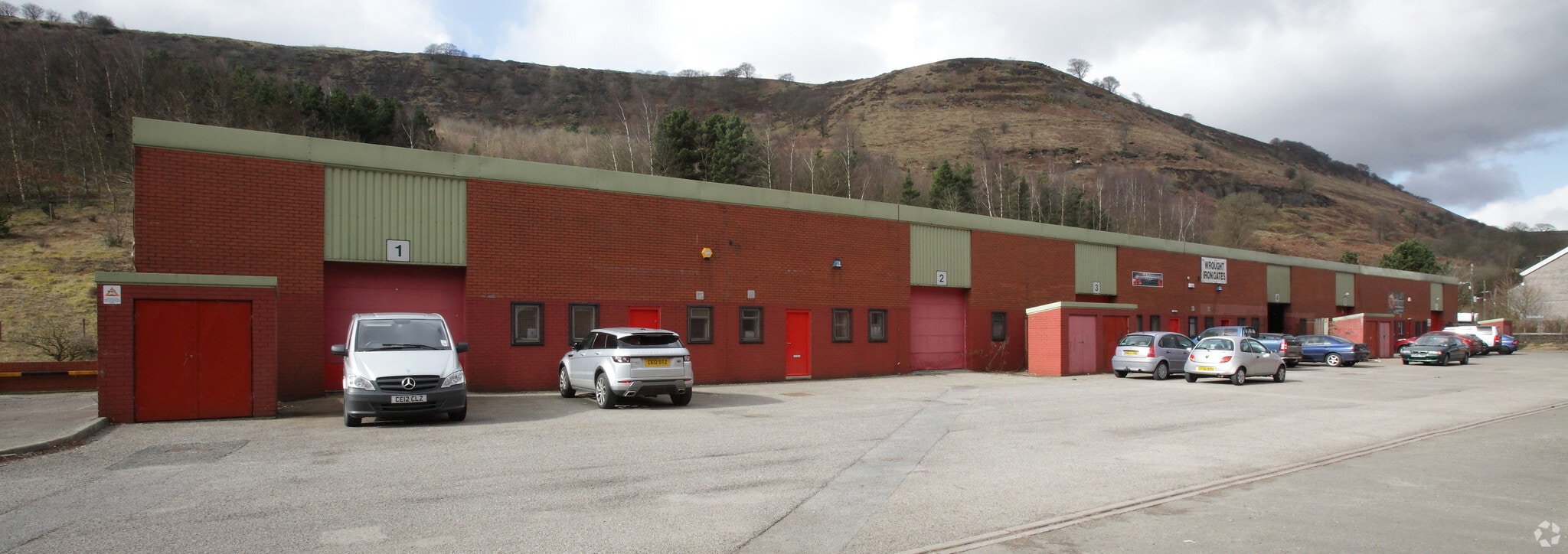 Marine St, Cwm to rent Primary Photo- Image 1 of 5