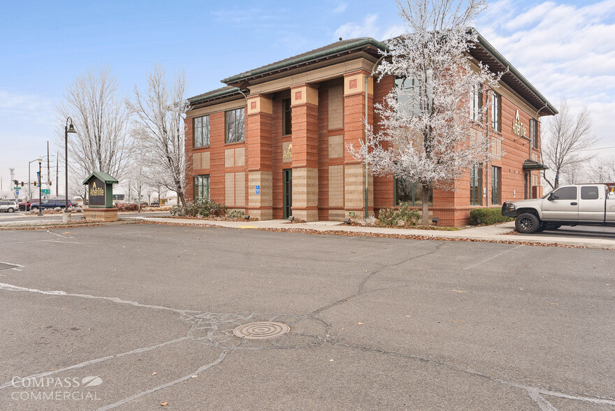 735 SW 6th St, Redmond, OR for rent - Building Photo - Image 3 of 60