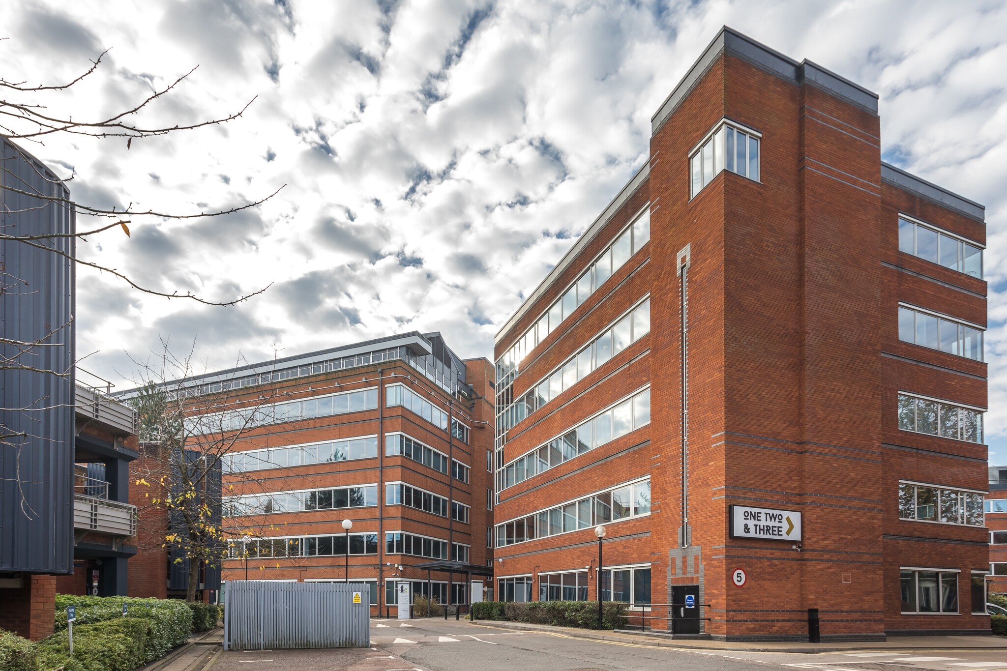 Maxwell Rd, Borehamwood to rent Interior Photo- Image 1 of 11