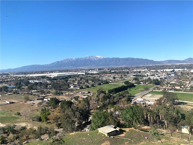 11251 Laurel Ave, Bloomington, CA for sale - Primary Photo - Image 1 of 5