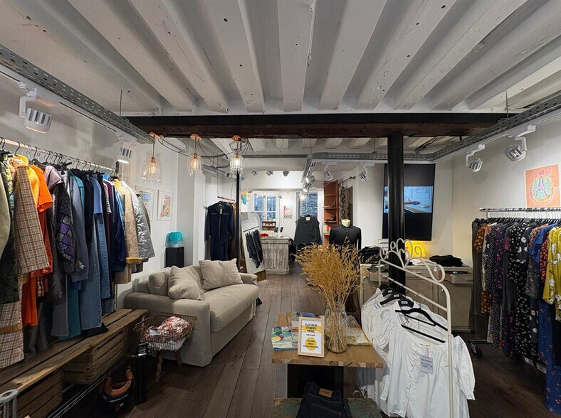 Retail in Paris to rent - Building Photo - Image 2 of 5