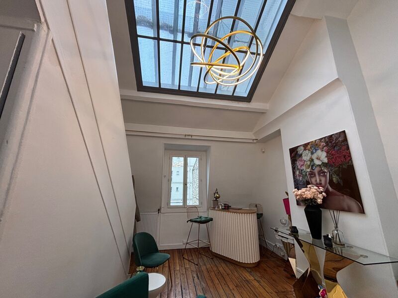 Office in Neuilly-sur-Seine to rent Interior Photo- Image 1 of 5