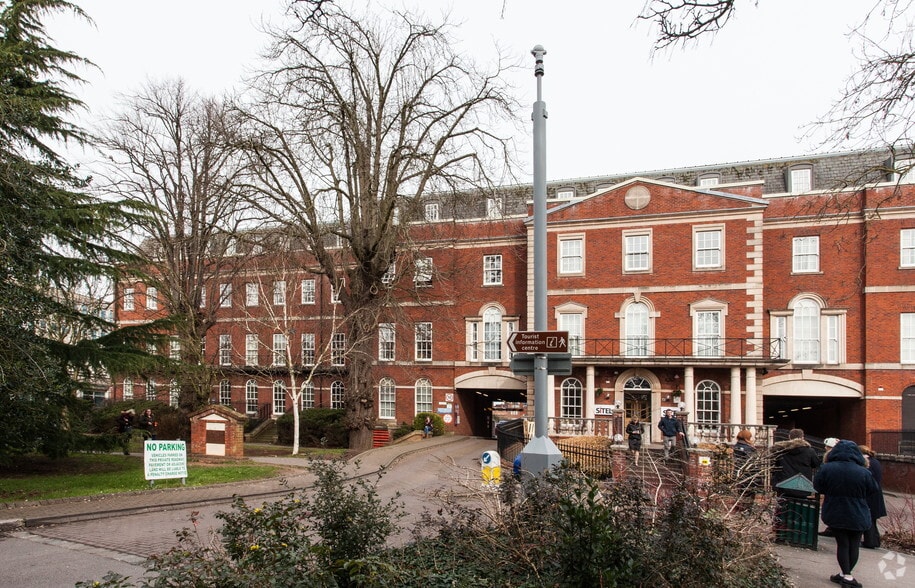 Manor Court, Exeter to rent - Building Photo - Image 3 of 10