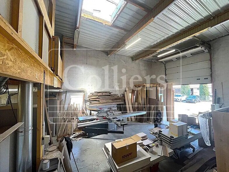 Light Industrial in Aubagne to rent - Interior Photo - Image 2 of 3