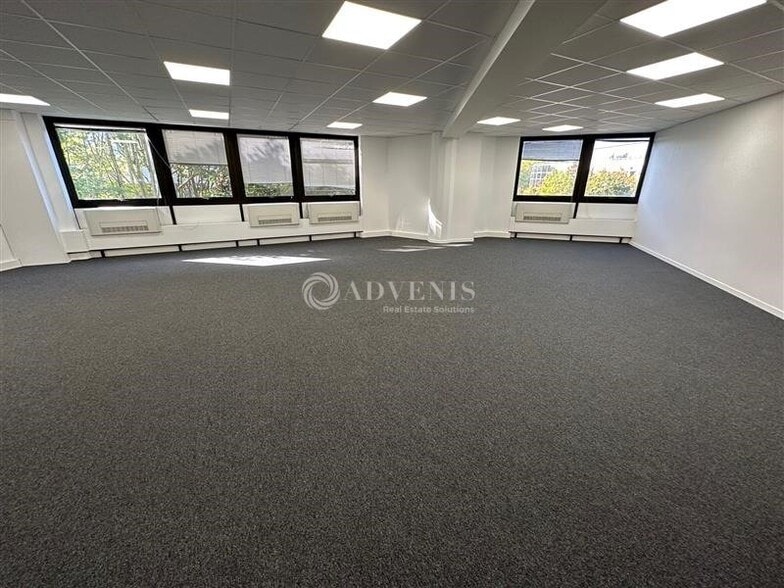 Office in Lognes to rent - Building Photo - Image 2 of 8