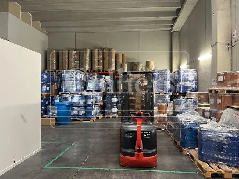 Office in Vitrolles to rent - Interior Photo - Image 1 of 6