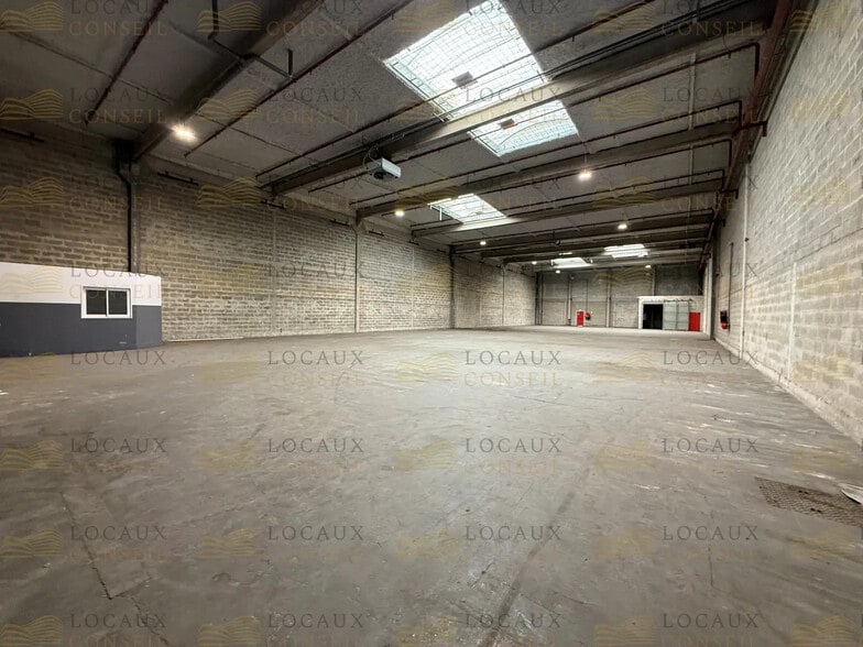 Light Industrial in Marly-la-Ville to rent - Interior Photo - Image 2 of 10