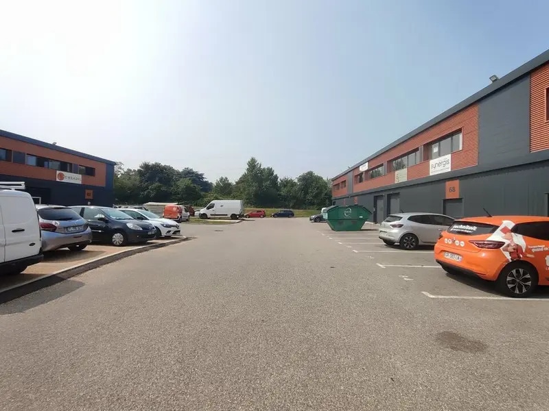 Light Industrial in Vaulx-Milieu for sale Building Photo- Image 1 of 10