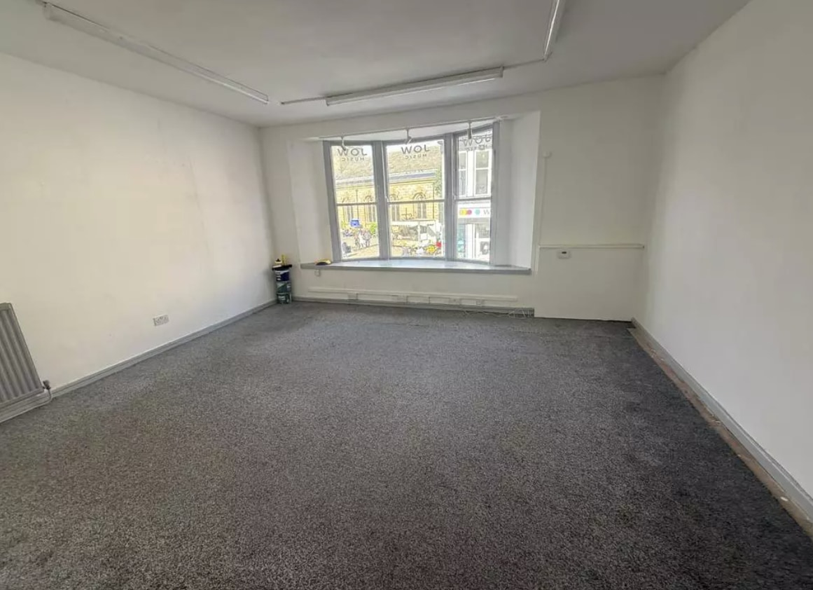 33A Market Pl, Pontefract to rent Interior Photo- Image 1 of 5