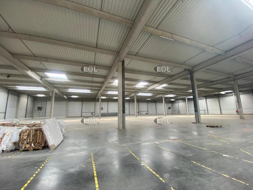 Industrial in Bussy-Saint-Georges to rent Interior Photo- Image 1 of 8