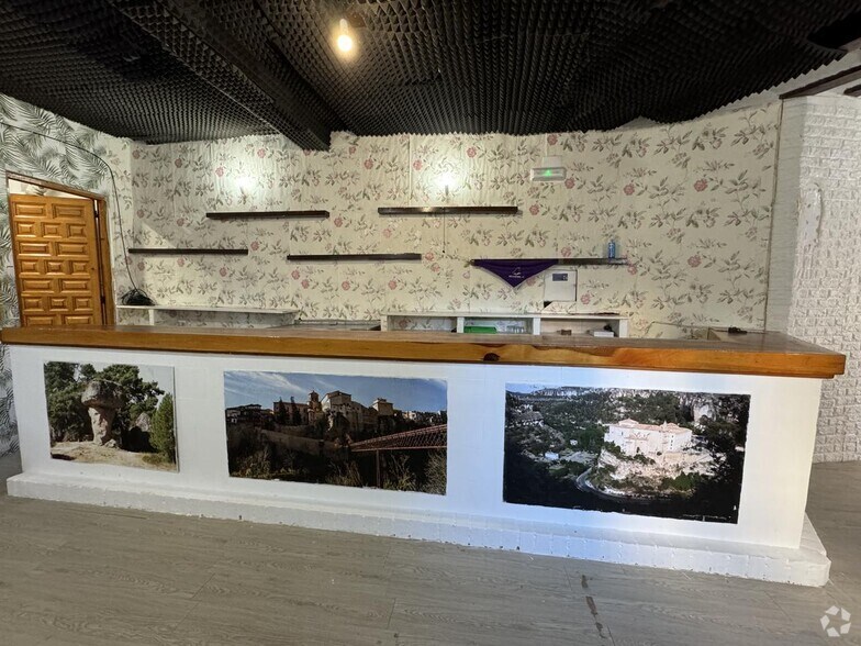 Retail in Cuenca, Cuenca to rent - Building Photo - Image 2 of 15