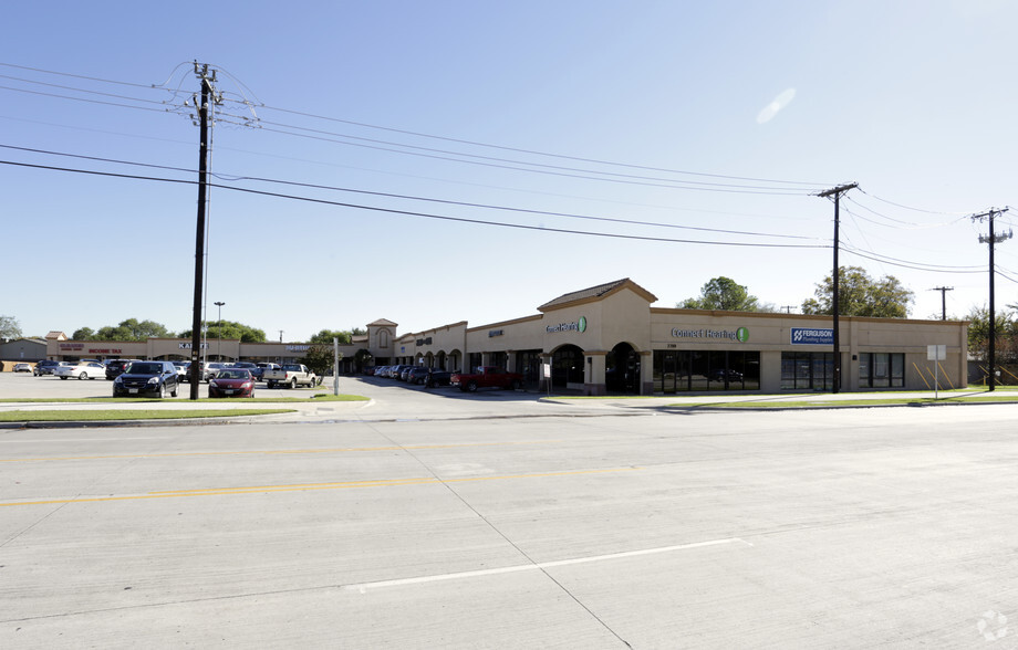 2700-2742 N O'Connor Rd, Irving, TX for rent - Building Photo - Image 1 of 10