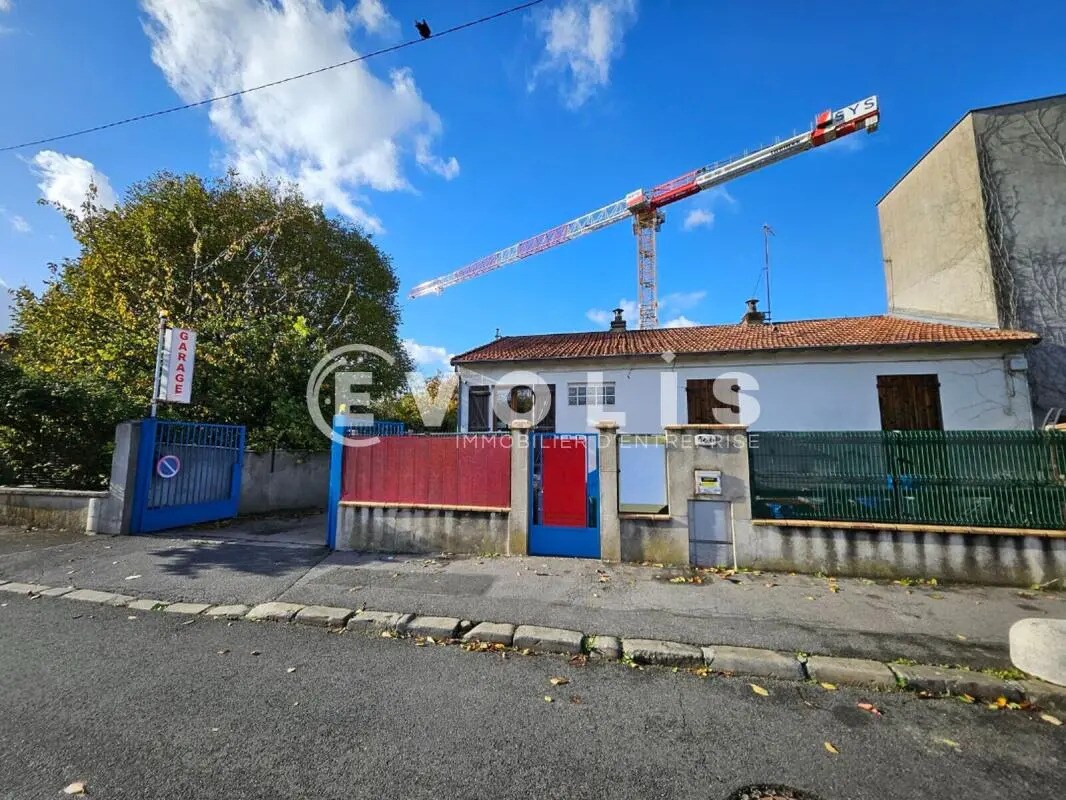 Light Industrial in Vitry-sur-Seine for sale Building Photo- Image 1 of 15