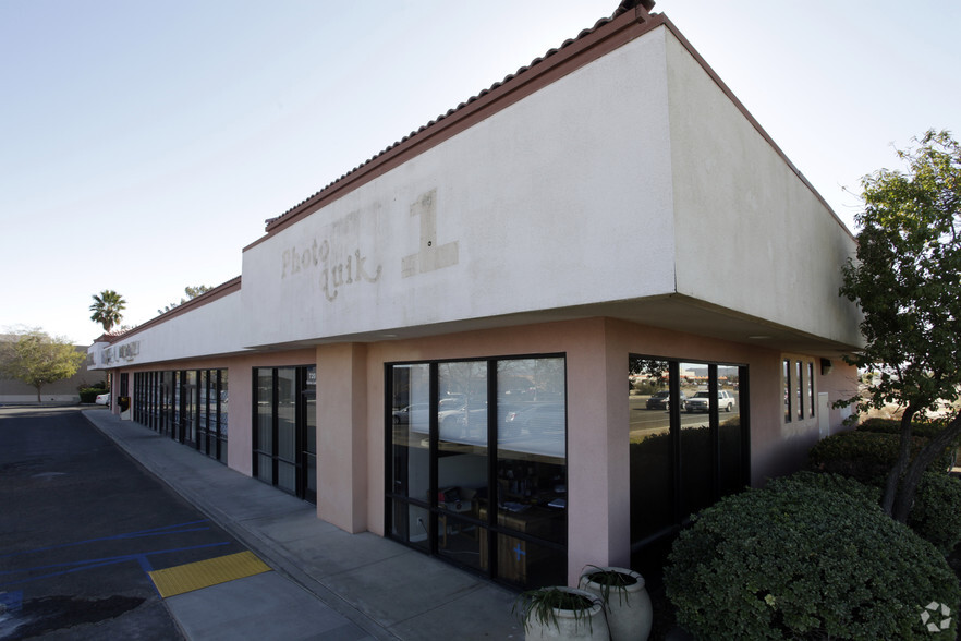 710-720 N China Lake Blvd, Ridgecrest, CA for rent - Building Photo - Image 2 of 2