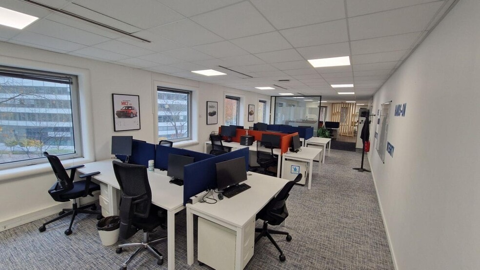 4 Place Des Vosges, Courbevoie to rent - Interior Photo - Image 3 of 11