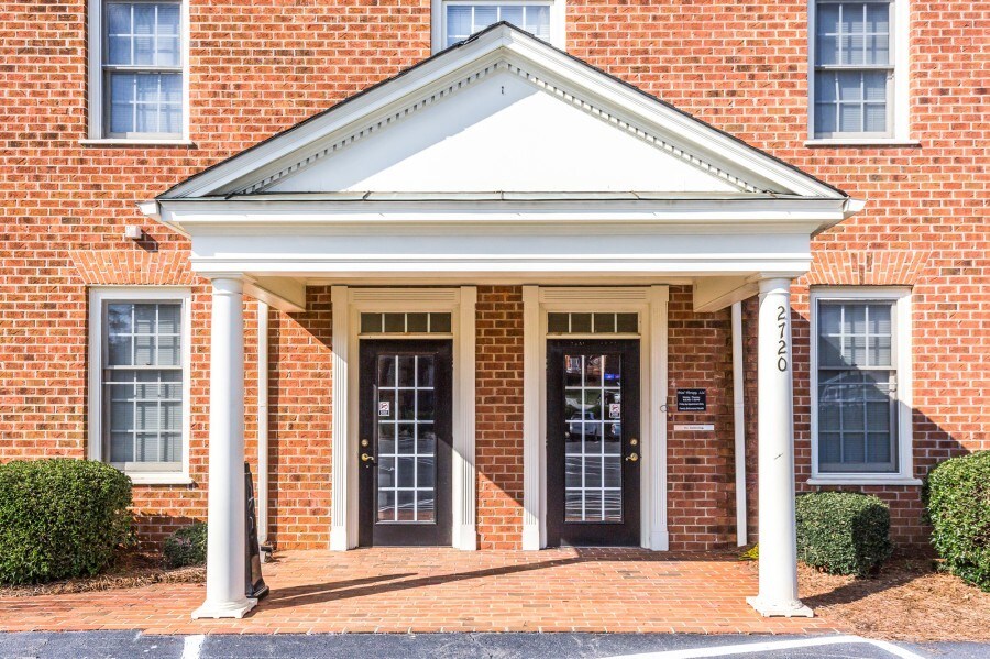 2720 Dr, WinstonSalem 27106 UK