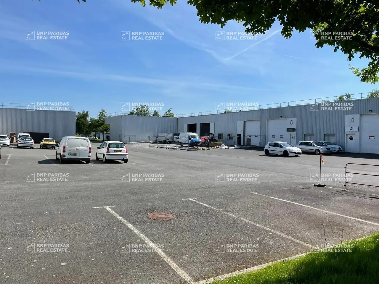 Light Industrial in Saint-Herblain to rent Building Photo- Image 1 of 11