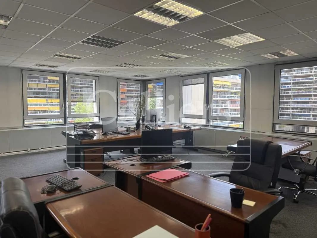 Office in Marseille to rent Interior Photo- Image 1 of 8