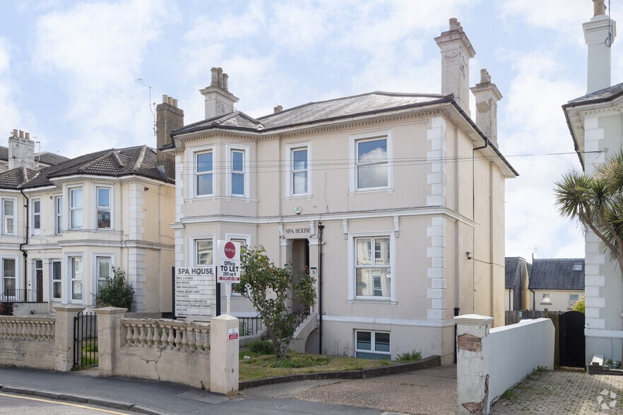 18 Upper Grosvenor Rd, Tunbridge Wells to rent - Building Photo - Image 3 of 3