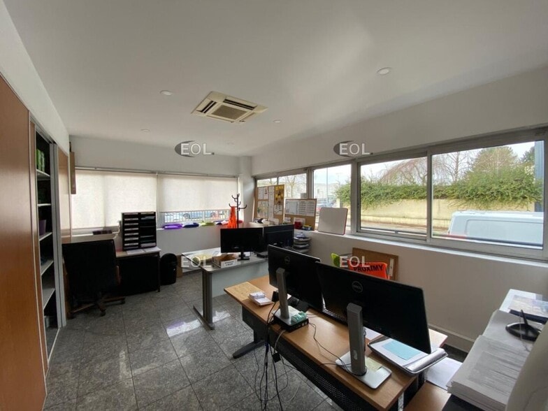 Light Industrial in Combs-la-Ville to rent - Interior Photo - Image 3 of 13