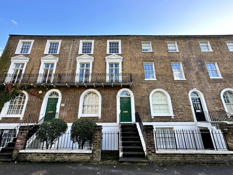 10-13 Heathfield Ter, London to rent - Building Photo - Image 1 of 9