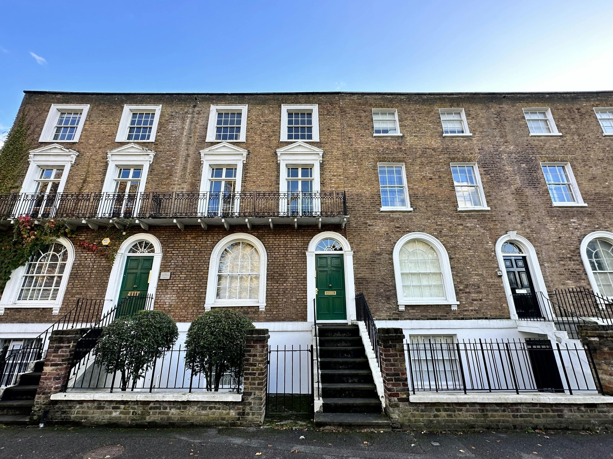 10-13 Heathfield Ter, London to rent Building Photo- Image 1 of 10