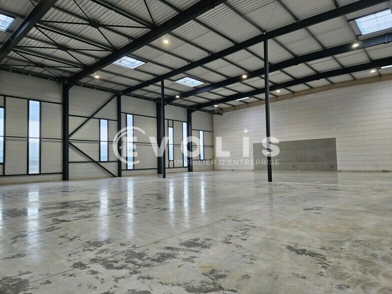 Light Industrial in Wissous to rent - Interior Photo - Image 2 of 13