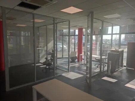 Office in Rouen to rent Interior Photo- Image 1 of 4