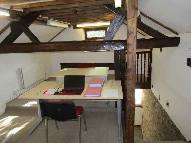 High St, Turvey to rent - Building Photo - Image 3 of 13