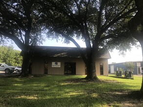 1910 W Cardinal Dr, Beaumont, TX for rent Building Photo- Image 2 of 12