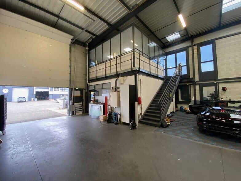 Light Industrial in Saint-Fons for sale - Building Photo - Image 3 of 6