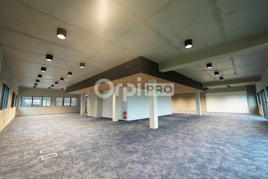 1306 Chemin Du Champ De Lière, Rillieux-la-Pape to rent - Interior Photo - Image 3 of 11