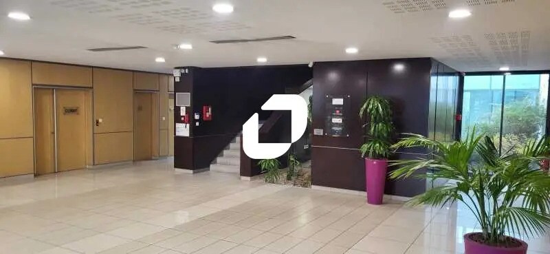 Office in Mérignac to rent - Building Photo - Image 2 of 39