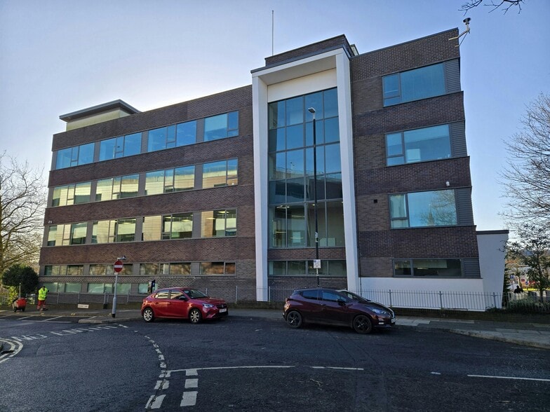 Beaumont St, Darlington to rent - Building Photo - Image 2 of 9